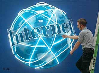 طبقاً-لتقرير-مركز-المعلومات:«الإنترنت»-البوابة-الرئيسية-للعمل-الحر!
